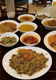 ناهار در رستوران محلی