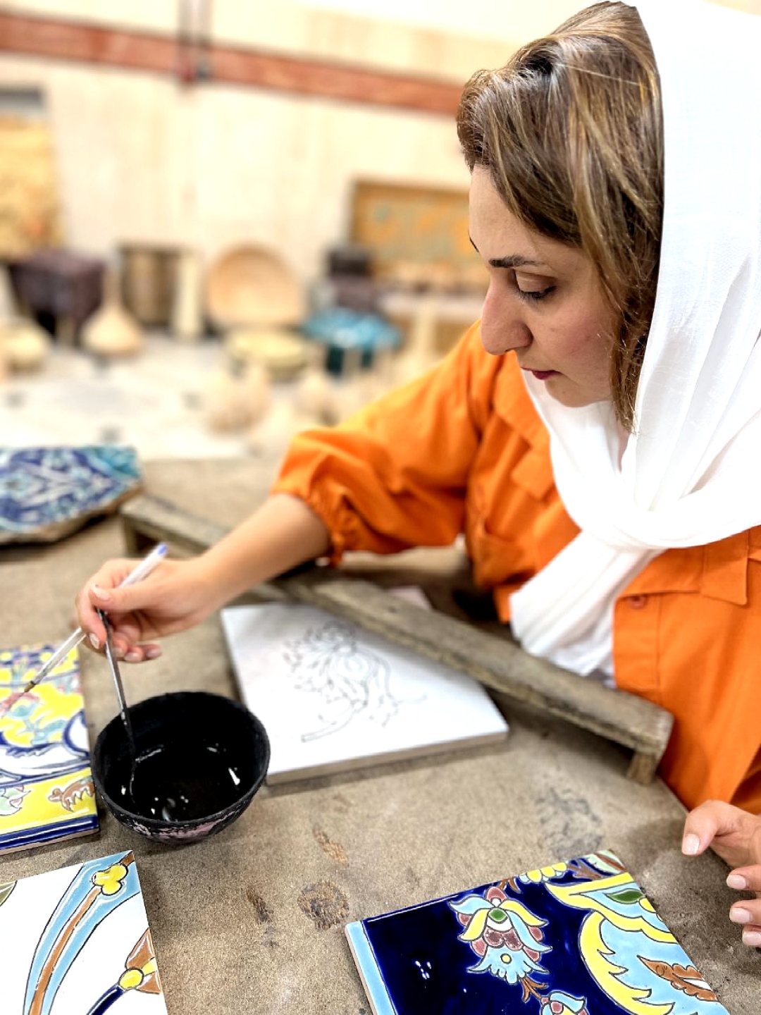 طراحی روی کاشی